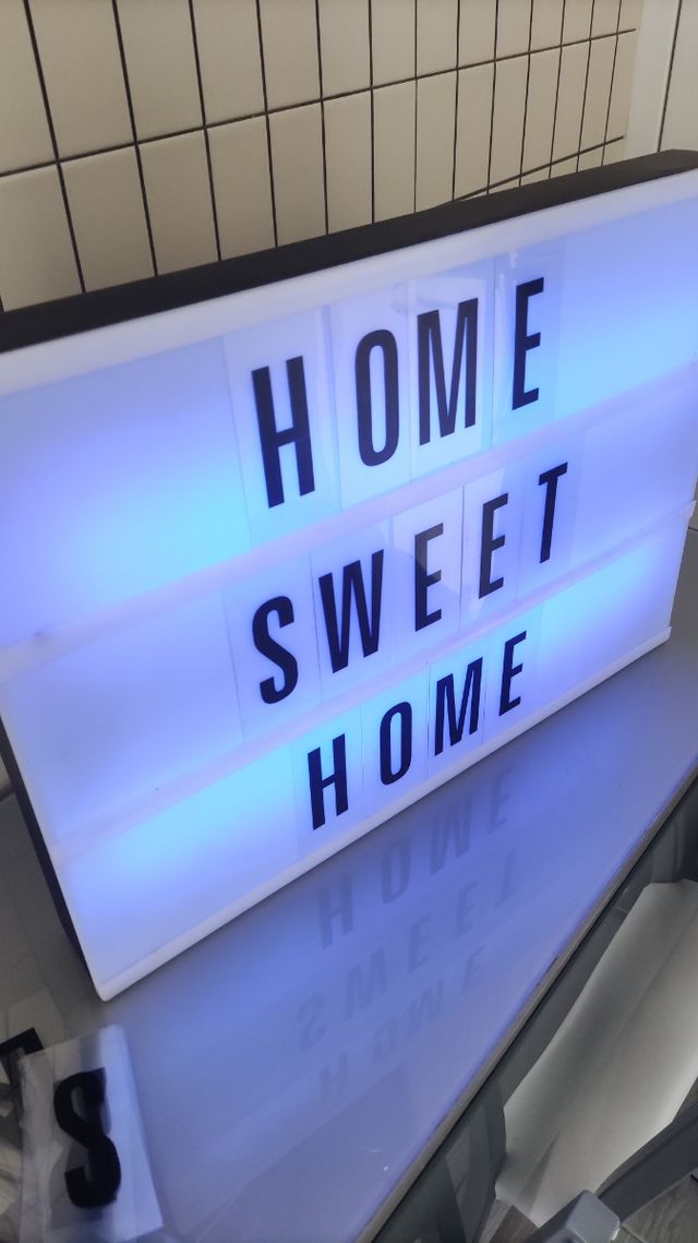 Luminoso 'Home Sweet Home'