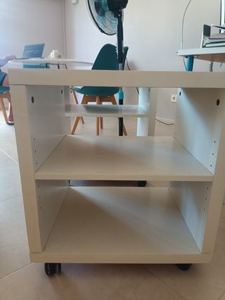 2 Muebles auxiliares blancos