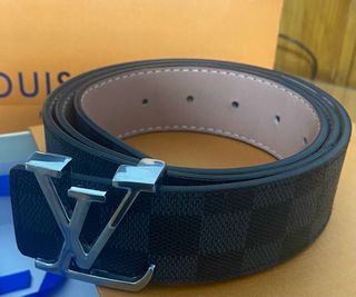 Cinturón negro y plata