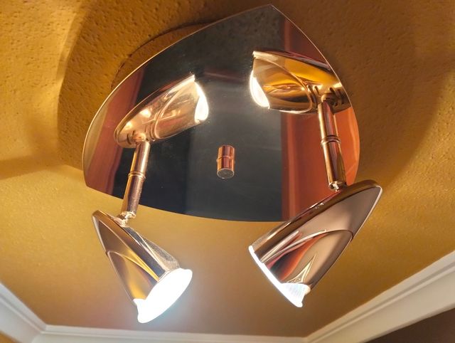 Lamparas metalicas doradas - 2