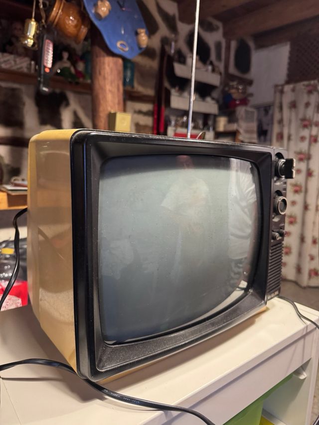 TV antigua Elbe - Funciona