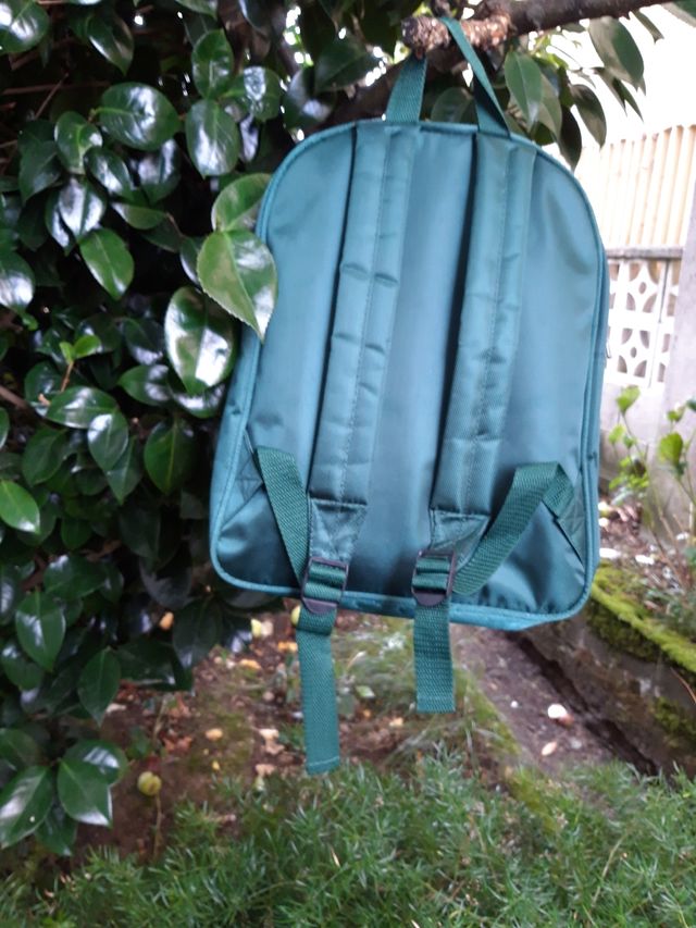 Mochila infantil con oso..34x 25x 12 ctm.