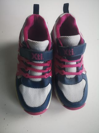 Zapatillas XTI niña con ruedas