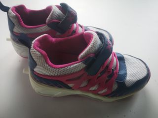 Zapatillas XTI niña con ruedas