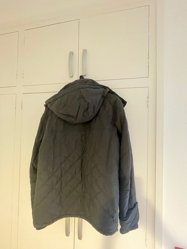 Vendo Chaqueta Superdry negra acolchada