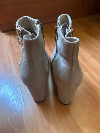 Botines beige mujer