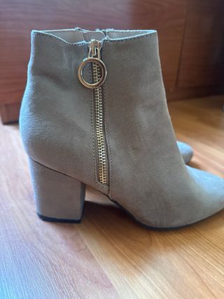 Botines beige mujer