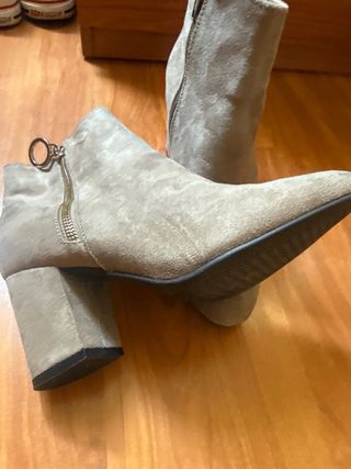 Botines beige mujer