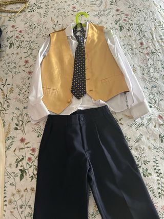 Traje comunión niño - Negro y dorado