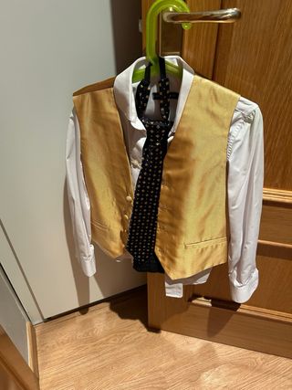 Traje comunión niño - Negro y dorado