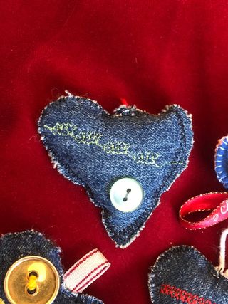 4 Cuoricini Natale in Jeans Ricamati