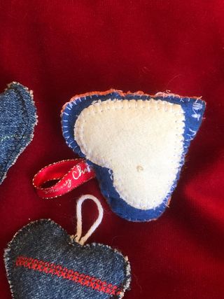 4 Cuoricini Natale in Jeans Ricamati