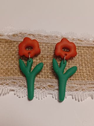 Pendientes largos flor roja 