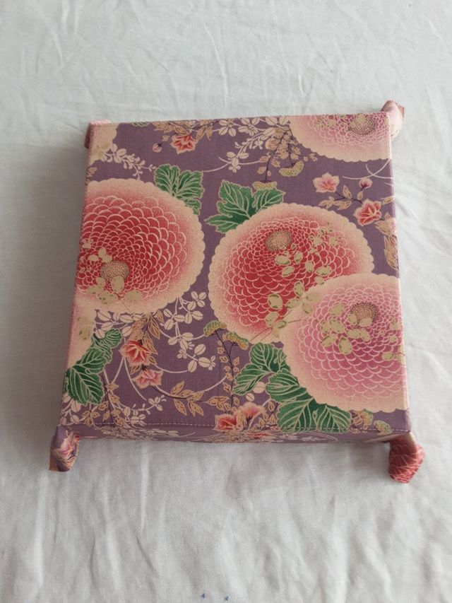 Vaciabolsillo de tela - Flores de diseño japonés.