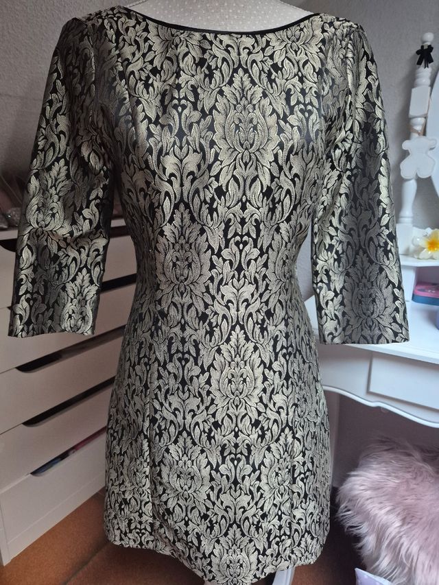 Vestido negro y dorado