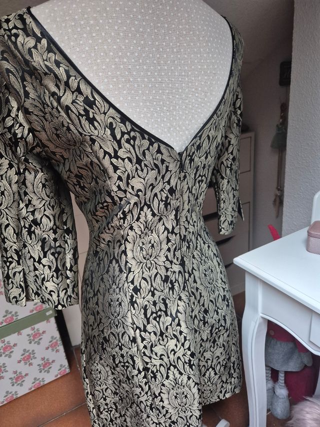 Vestido negro y dorado