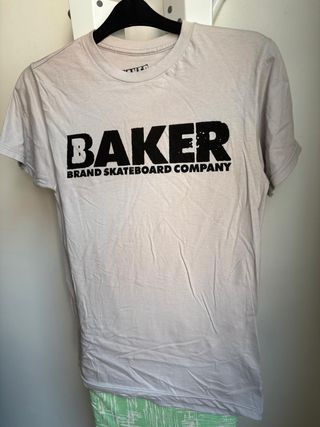 Camiseta Baker Skateboard gris