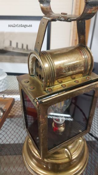Farol antiguo tren francés