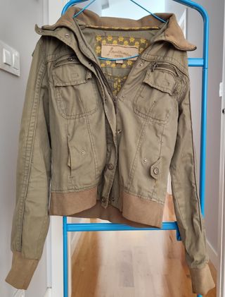 Cazadora Stradivarius tipo aviador 