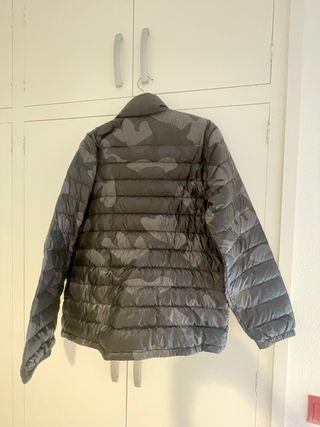 Vendo Plumón ligero Levis - camuflaje