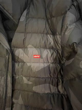 Vendo Plumón ligero Levis - camuflaje