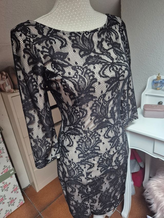 Vestido encaje negro beige