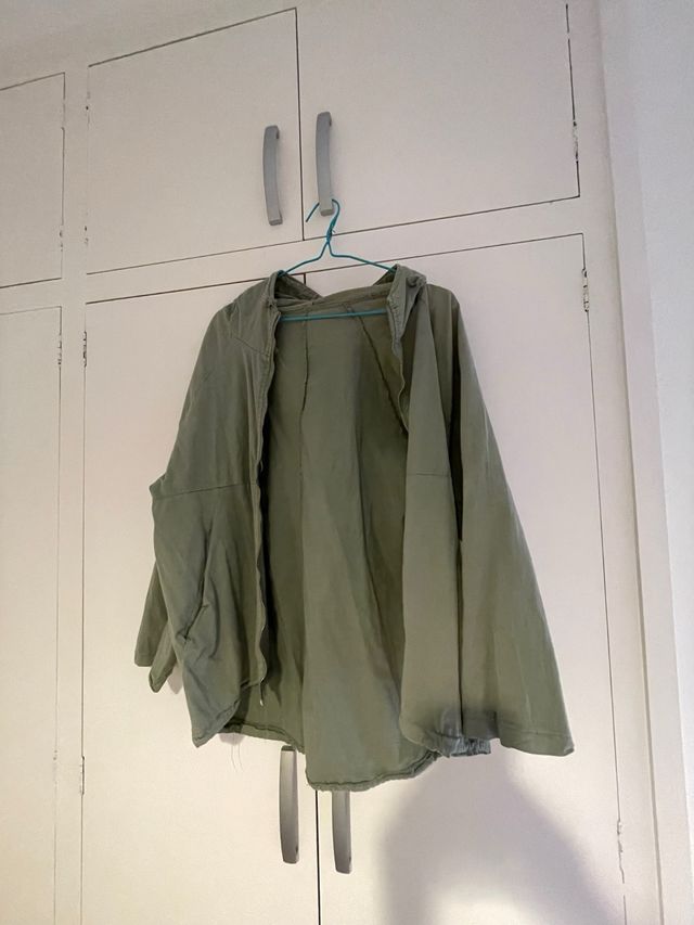 Vendo Parka ligera verde oliva