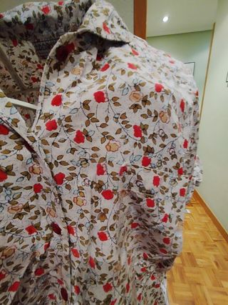 Blusa vintage flores beige-rojo