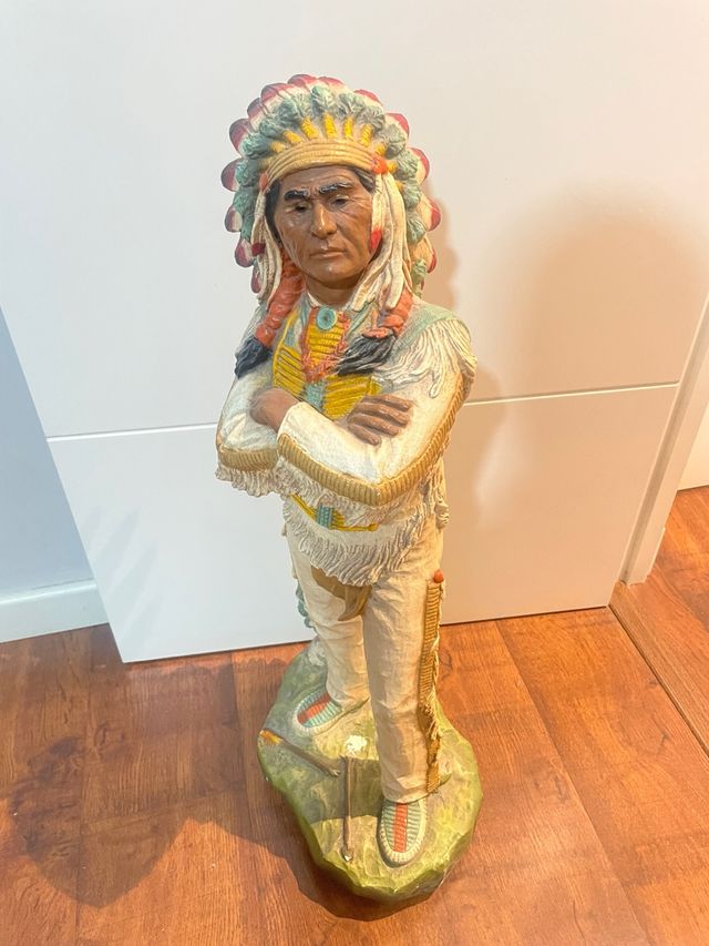 Universal statuary 752