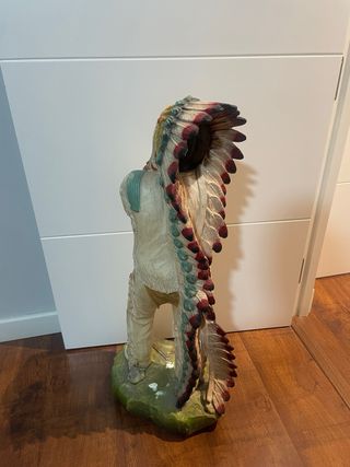 Universal statuary 752
