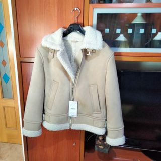 Cazadora borreguillo Zara beige