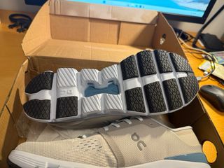 Zapatillas On Cloud X4 beige-azul
