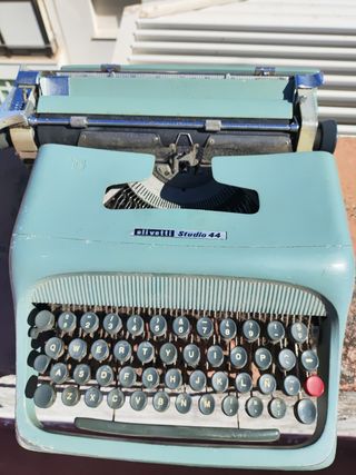 Olivetti Studio 44: Máquina de escribir