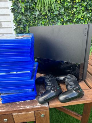 PS4 (PlayStation 4) - 2 mandos y 19 juegos