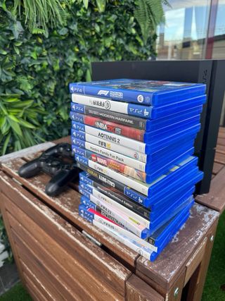 PS4 (PlayStation 4) - 2 mandos y 19 juegos