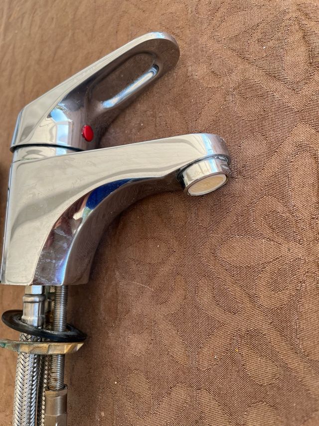 2 Rubinetti lavabo argentati, prezzo per unità