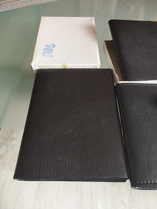 Portafogli in pelle nera