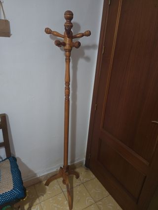 Perchero madera marrón