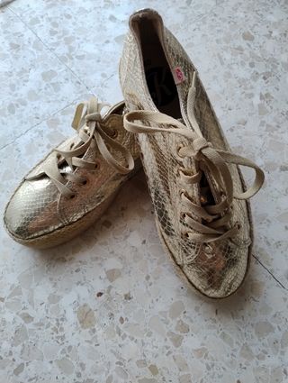 Zapatillas doradas plataforma 40