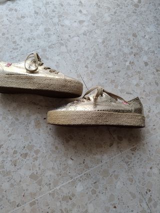 Zapatillas doradas plataforma 40