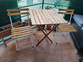 Mesa plegable + 2 sillas madera