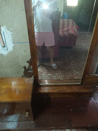 Tocador antiguo con espejo con mas de 100 años 