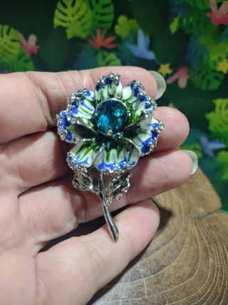 Broche o colgante de flor esmaltada