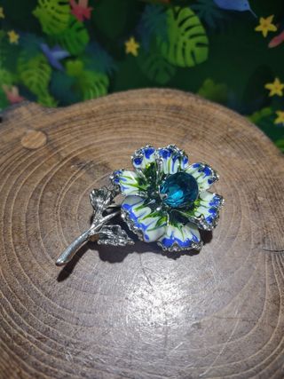 Broche o colgante de flor esmaltada