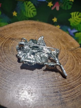 Broche o colgante de flor esmaltada