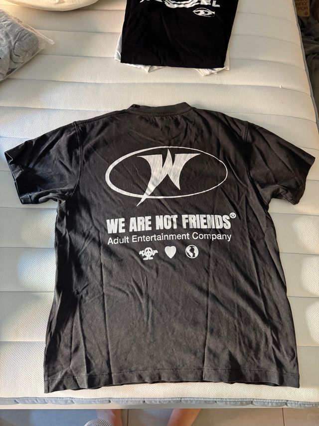 Camiseta We Are Not Friends - Talla S