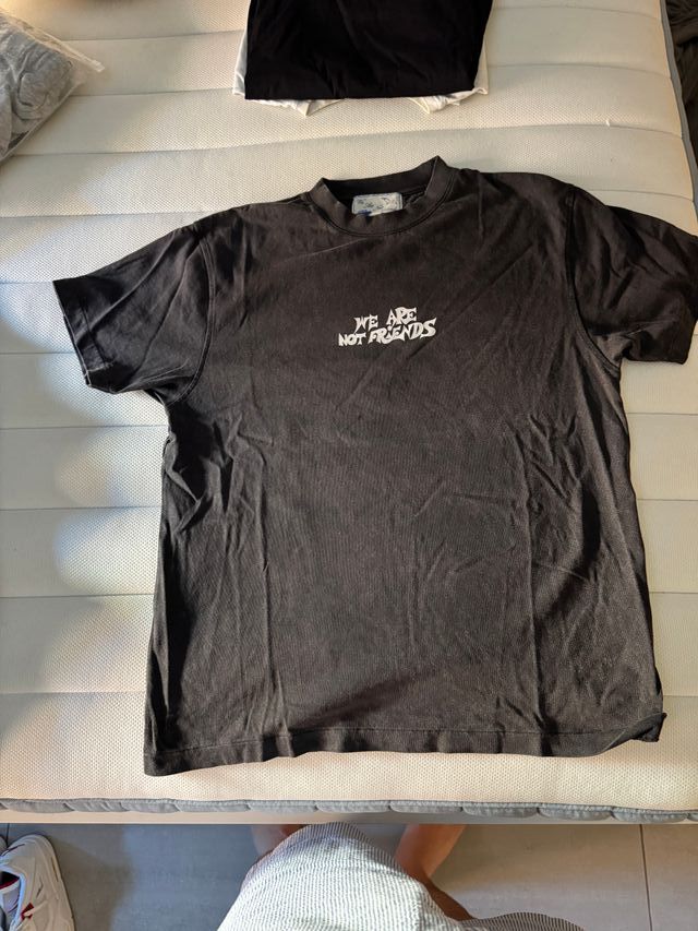 Camiseta We Are Not Friends - Talla S