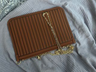 Pochette Louis Vuitton marrón