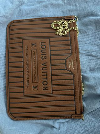 Pochette Louis Vuitton marrón