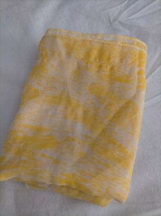 Foulard amarillo y blanco